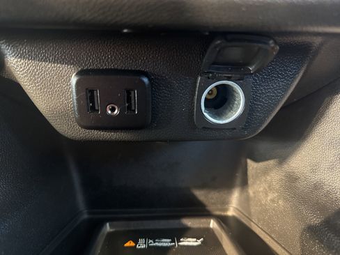 Used 2022 Chevrolet Traverse LT image 30