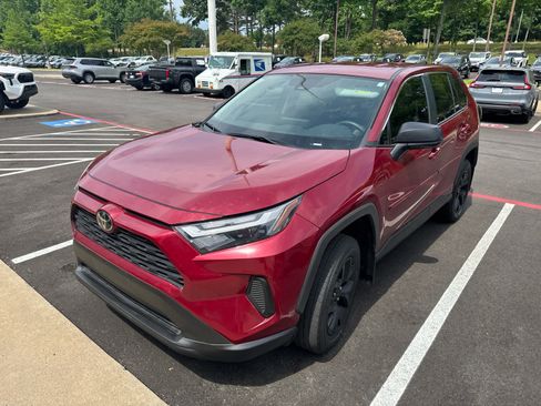 Used 2024 Toyota RAV4 LE FWD image 4