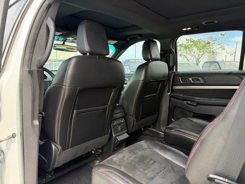 Used 2018 Ford Explorer XLT w/ Equipment Group 202A FWD image 22