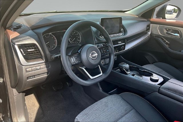 Used 2022 Nissan Rogue SV AWD/4WD image 17