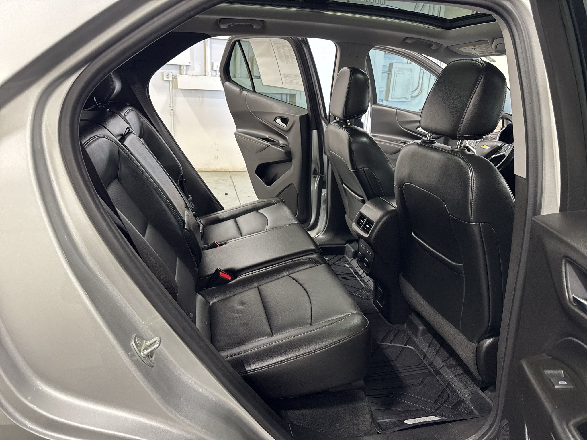 Used 2018 Chevrolet Equinox Premier AWD/4WD image 37