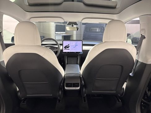 Used 2021 Tesla Model Y Long Range image 25