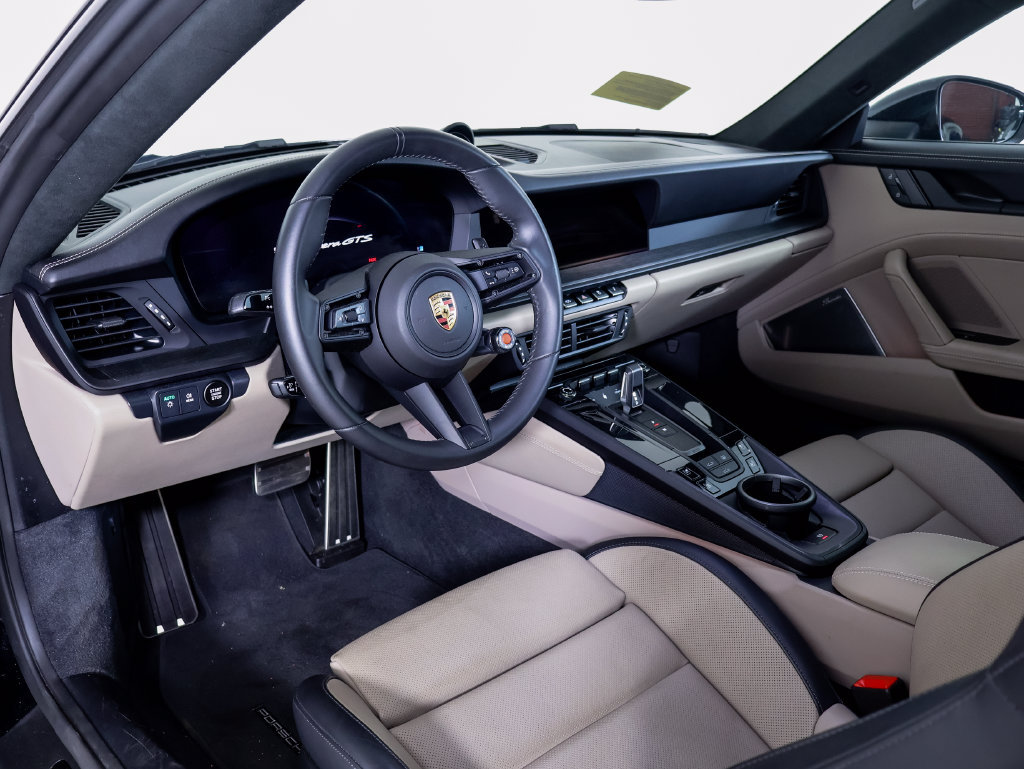 Certified 2025 Porsche 911 Carrera GTS RWD image 4