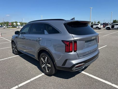 Used 2022 Kia Sorento S w/ Panoramic Sunroof Package FWD image 10