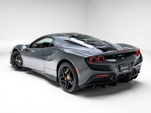 Used 2022 Ferrari F8 Tributo image 32