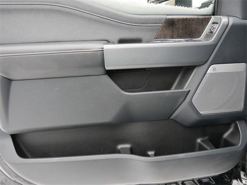 Used 2023 Ford F250 Lariat w/ Chrome Package image 11