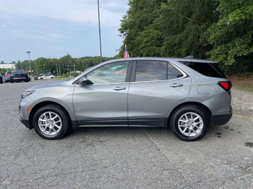 Used 2024 Chevrolet Equinox LT AWD/4WD image 2