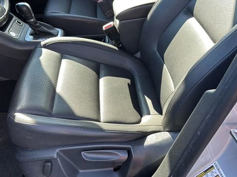 Used 2016 Volkswagen Tiguan S image 11