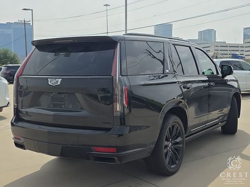Used 2022 Cadillac Escalade Sport Platinum AWD/4WD image 6