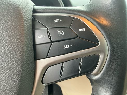 Used 2019 Jeep Grand Cherokee Limited w/ Trailer Tow Group IV image 22