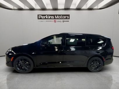 New 2027 Chrysler Pacifica Limited w/ S Appearance Package