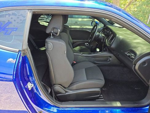 Used 2018 Dodge Challenger R/T RWD image 9