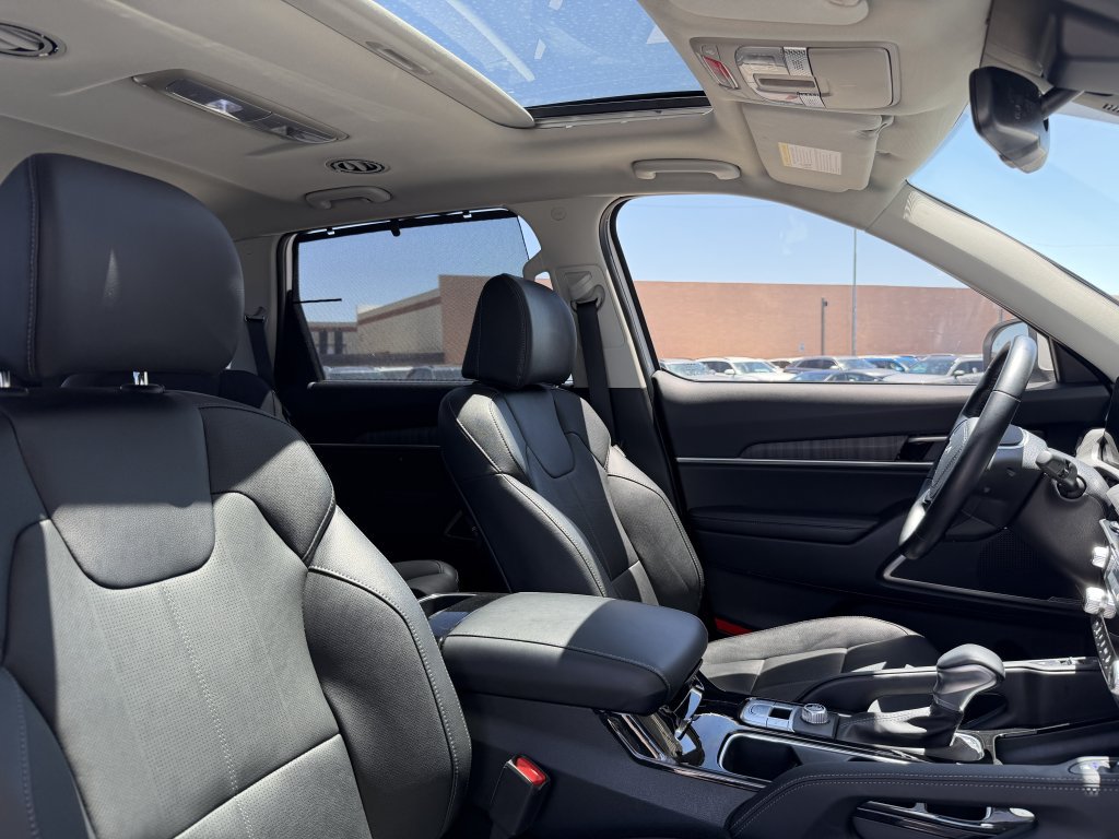 Used 2025 Kia Telluride EX w/ EX Captain's Chair Package FWD image 42