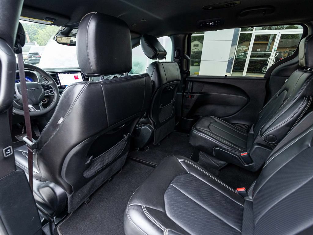 Used 2025 Chrysler Pacifica Select FWD image 26