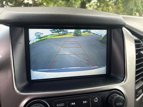Used 2019 Chevrolet Suburban Premier w/ Premier Plus Edition AWD/4WD image 17