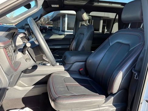 Used 2023 Ford Expedition Limited image 3