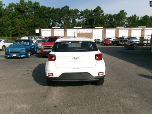 Used 2025 Hyundai Venue SEL FWD image 7