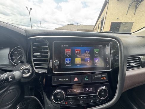 Used 2018 Mitsubishi Outlander SEL AWD/4WD image 40