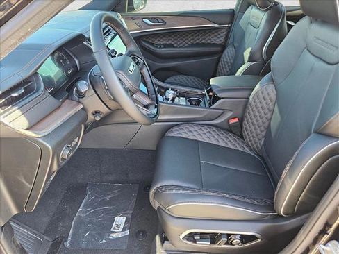 New 2025 Jeep Grand Cherokee Summit image 15