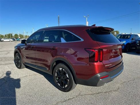 Used 2025 Kia Sorento S w/ Panoramic Sunroof Package image 3
