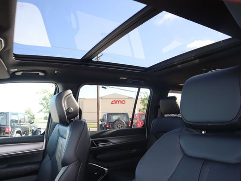 New 2026 Jeep Grand Wagoneer 4WD image 17