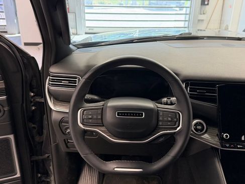 Used 2022 Jeep Wagoneer Series II AWD/4WD image 19