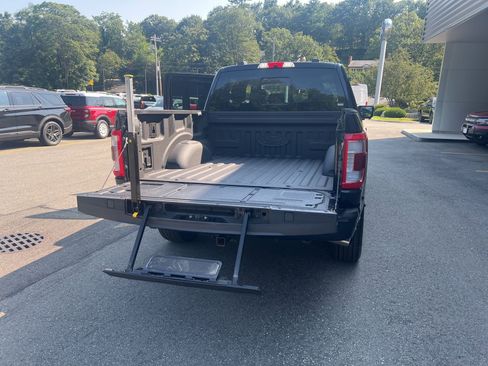 Used 2022 Ford F150 Limited image 9