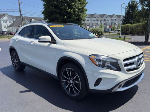 Used 2017 Mercedes-Benz GLA 250 4MATIC w/ Premium Package image 3