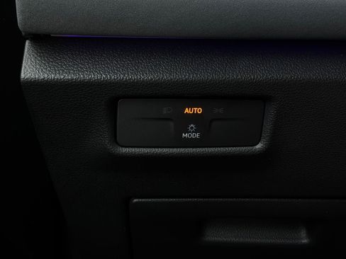 Used 2026 Volkswagen Tiguan SE FWD image 23