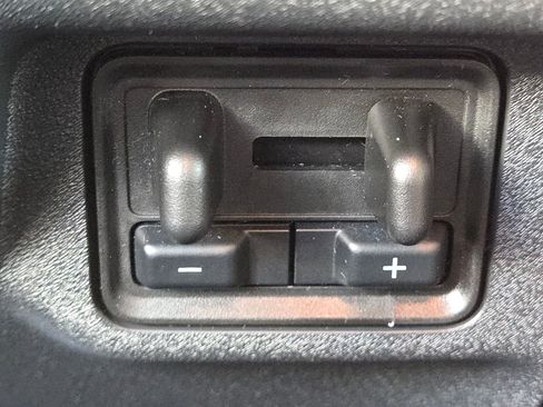 Used 2025 Ford Expedition Active image 8