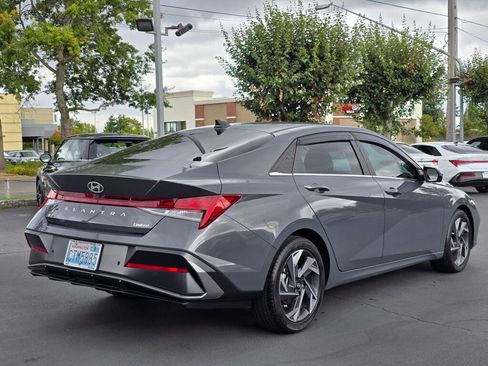 Used 2024 Hyundai Elantra Limited FWD image 11