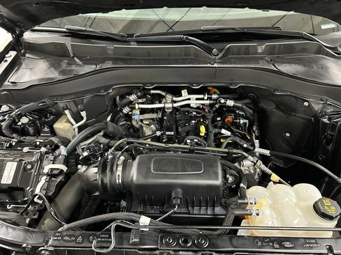 Used 2023 Ford Explorer XLT w/ Equipment Group 202A AWD/4WD image 30