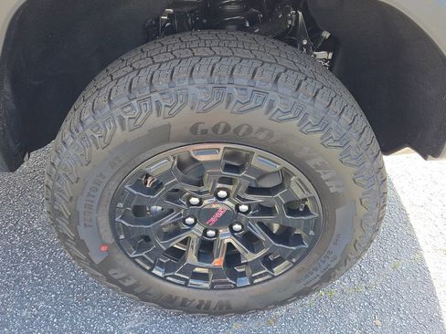 New 2026 GMC Canyon Elevation w/ Convenience Package image 14