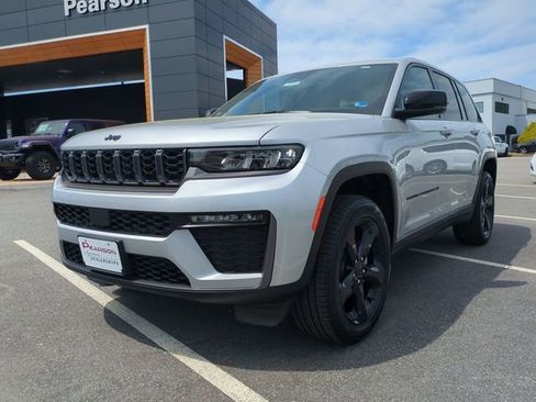 New 2026 Jeep Grand Cherokee Limited AWD/4WD image 8
