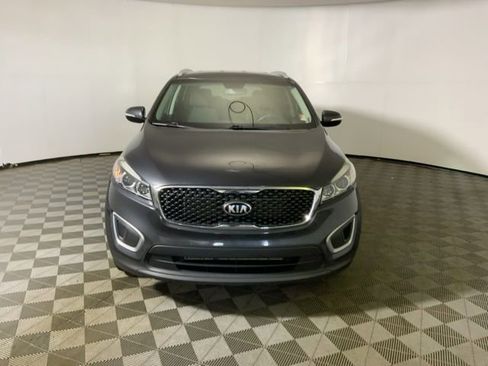 Used 2018 Kia Sorento AWD image 2