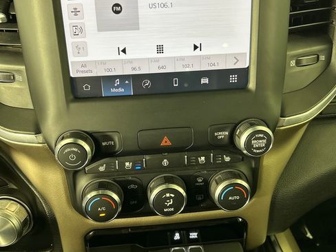 Used 2022 RAM 1500 Laramie AWD/4WD image 14