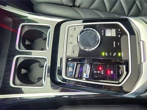 Used 2024 BMW 740i w/ Premium Package image 56