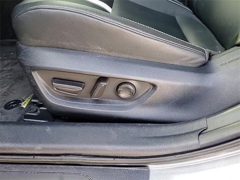 Used 2025 Toyota Camry SE image 11