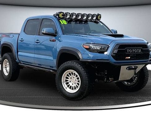 Used 2018 Toyota Tacoma TRD Pro AWD/4WD image 3