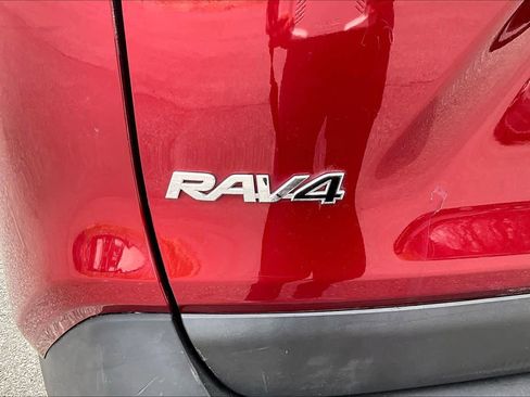 Used 2021 Toyota RAV4 XLE w/ Convenience Package image 29
