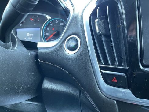 Used 2020 Chevrolet Traverse LT image 16