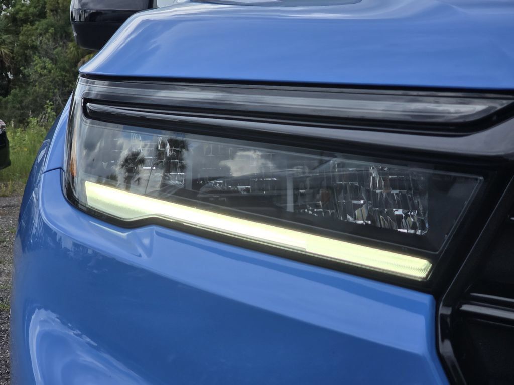 Used 2025 Honda Pilot TrailSport image 12