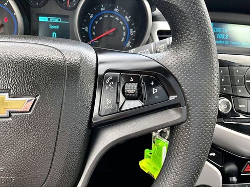 Used 2016 Chevrolet Cruze LT FWD image 15