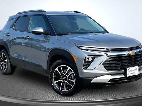 Used 2025 Chevrolet TrailBlazer LT AWD/4WD image 3