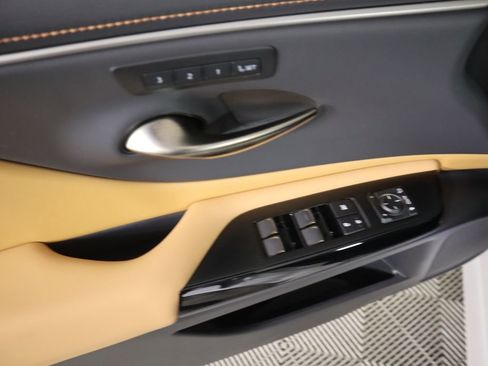 Certified 2025 Lexus ES 300h w/ Premium Package image 23