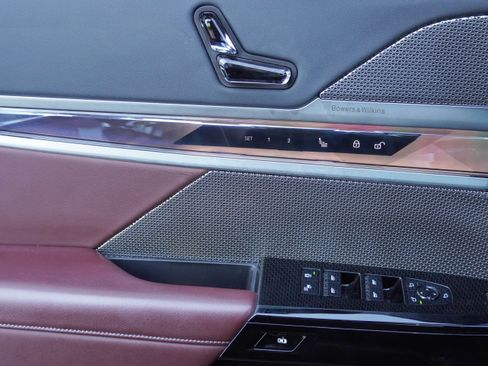 Certified 2023 BMW 740i RWD image 16