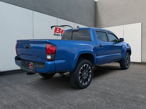 Used 2018 Toyota Tacoma TRD Sport AWD/4WD image 13