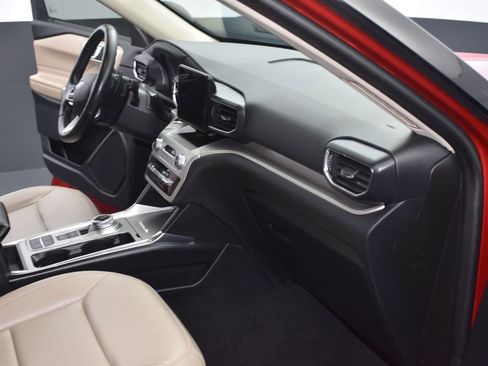 Used 2020 Ford Explorer XLT w/ Equipment Group 202A image 13