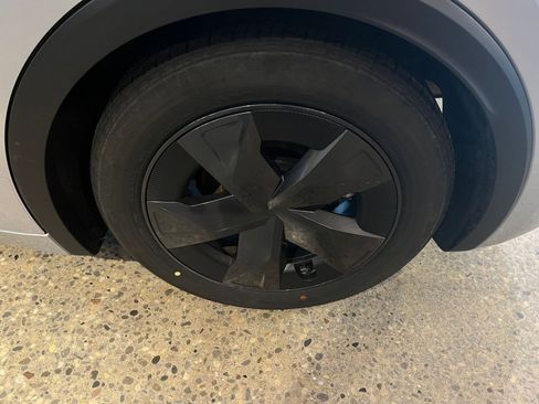 Used 2025 Toyota Prius LE image 30