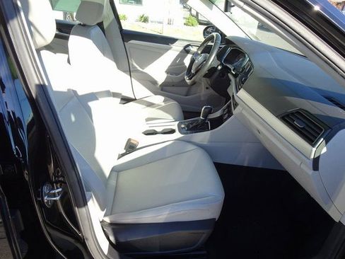 Used 2019 Volkswagen Jetta SE image 16